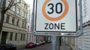 Verkehrszeichen - Schild - Tempo-30-Zone - Straße