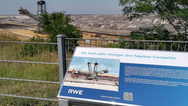 Braunkohletagebau Garzweiler - Zaun - RWE-Schild - Jüchen