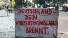 Deutschland dein Konzentrationslager brennt - Plakat - Protest - Flüchtlingslager - Moria