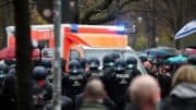 Corona-Demonstration - Protest - Polizei BE 14315 - Krankenwagen - November 2020 - Berlin