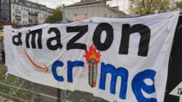Amazon Crime - Banner - Protest - Öffentlichkeit