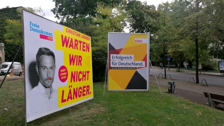 Wahlplakate - FDP - Wir warten nicht länger - CDU - Erfolgreich für Deutschland