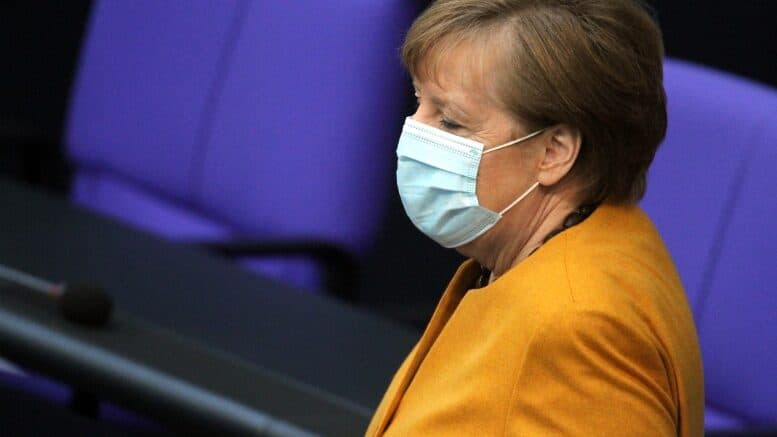 Angela Dorothea Merkel - Bundeskanzlerin - CDU-Politikerin - Medizinische OP-Maske