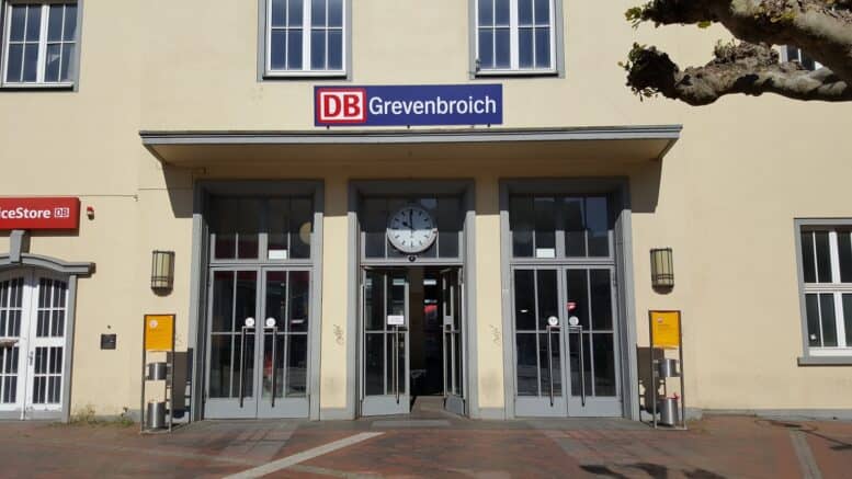 Grevenbroich Bahnhof - Haupteingang - Bahnhofsvorplatz