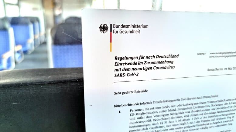 Regelung für nach Deutschland Einreisende im Zusammenhang mit dem neuartigen Coronavirus SARS-CoV-2 - Hinweis - Plakat - Deutsche Bahn - Zug