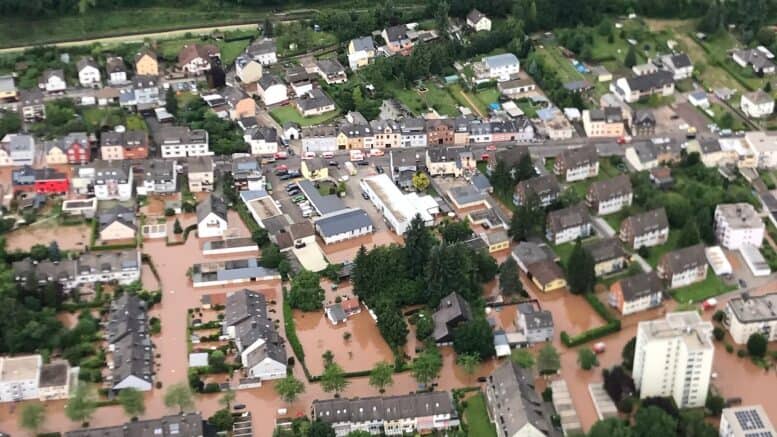 Hochwasser - Flutwelle - Häuser - Straße - Land - Juli 2021 - Trier-Ehrang - Rheinland-Pfalz