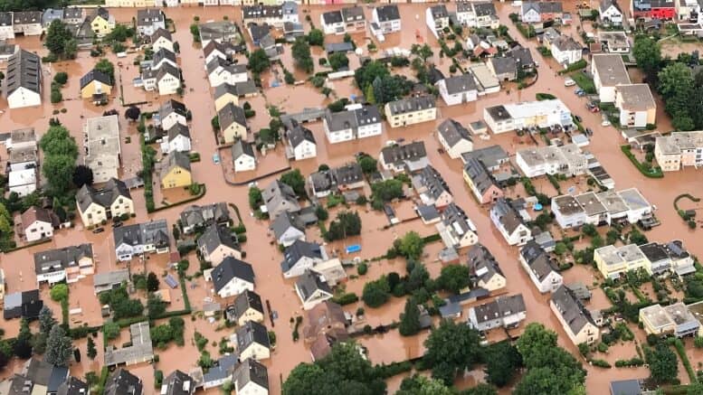 Hochwasser - Flutwelle - Häuser - Straße - Land - Nahansicht - Juli 2021 - Trier-Ehrang - Rheinland-Pfalz