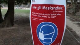 Hier gilt Maskenpflicht - Mund-Nase-Bedeckung - Hinweis - Park - Stadt Bonn