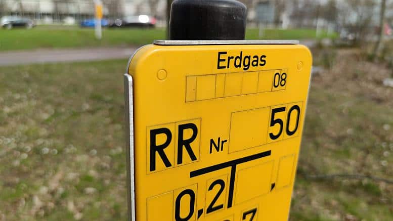 Hinweisschild - Straßenschild - Erdgas - Gelbes Schild - Kennzeichnung
