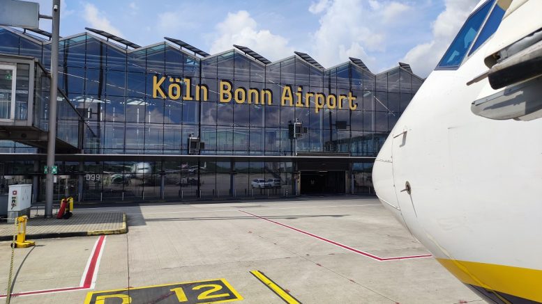 Köln Bonn Airport - Landebahn - Boarding - D12
