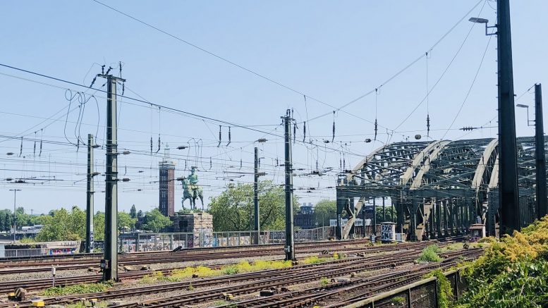 Köln Hauptbahnhof - Gleise - Richtung Deutz - Hohenzollernbrücke - Köln-Deutz