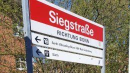 KVB-Haltestelle - Spielstraße - Straßenbahn - Richtung Bonn - Köln-Rodenkirchen